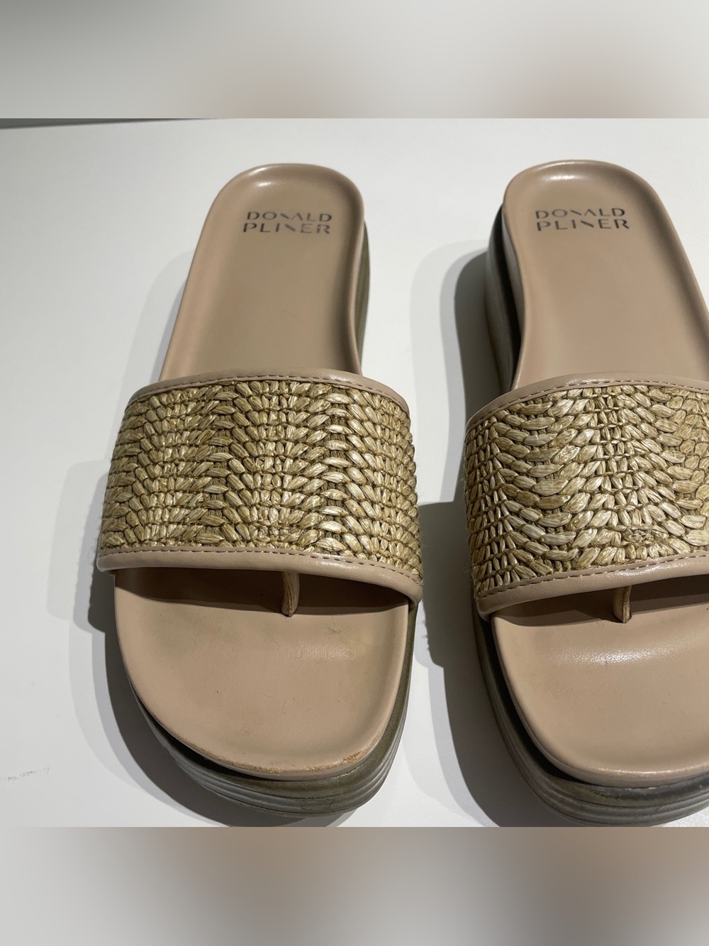 Donald Pliner Raffia Patterned Slides Woven Platform Slides Y2K Style - Picture 4 of 13
